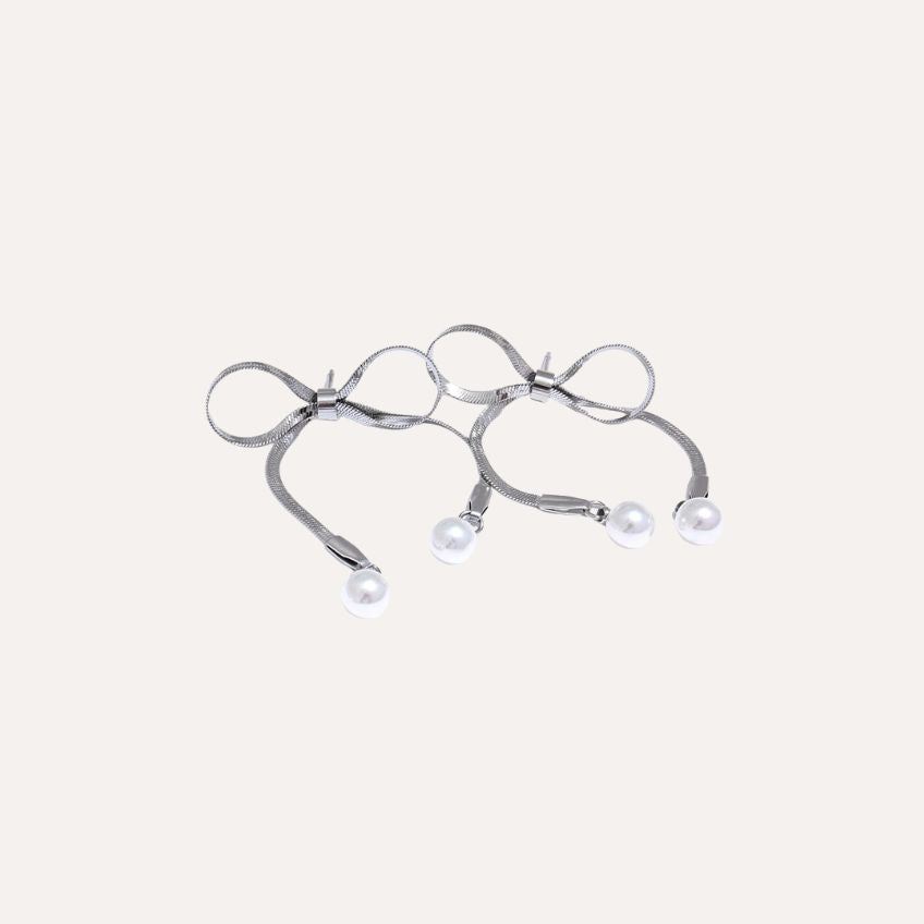 Earrings Liora Bow – Pearl Drop Earrings with Snake Chain Detail