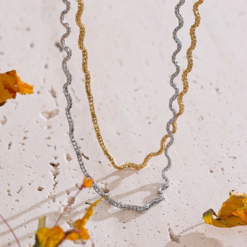Solvéra Chain Collar