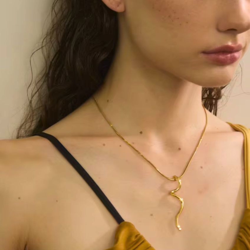 Irregular Flow Necklace