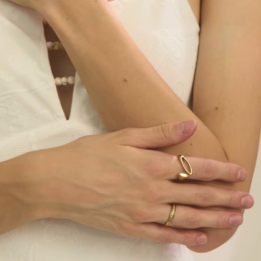 Geometric Hollow Ring