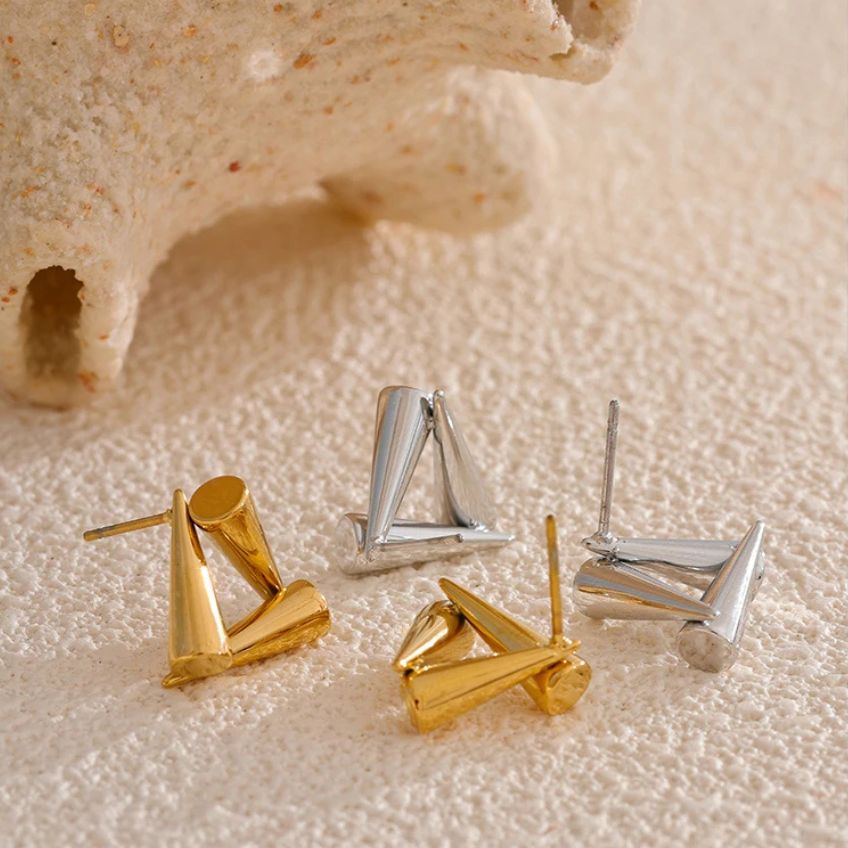 Earrings Vertex Edge – Geometric Triangle Studs in 18K