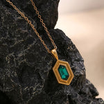 Load image into Gallery viewer, Collier Hexa Émeraude
