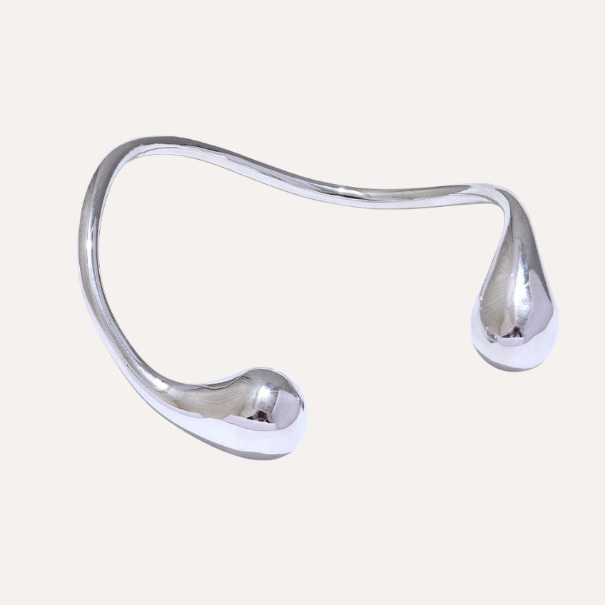 Serelis Twist Cuff