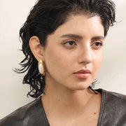 Earrings Auréole Oval – Bold Pearl Studs with Golden Finish