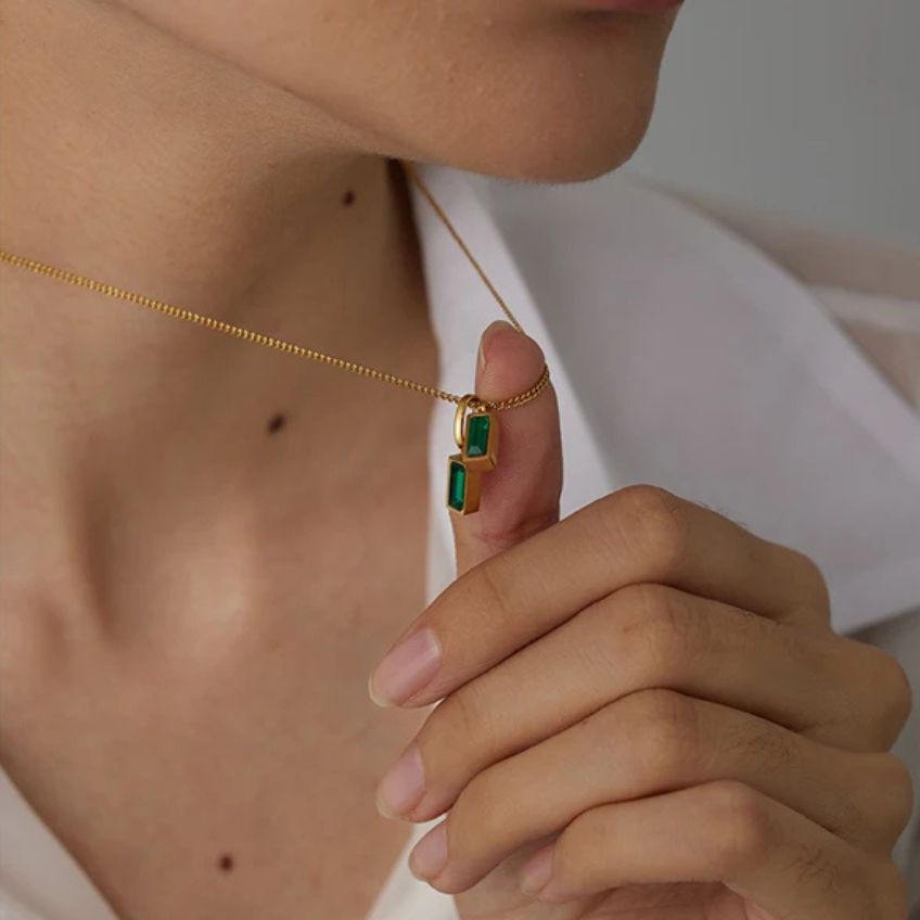 Collier Émeraude Élégance