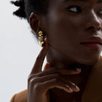 Load image into Gallery viewer, Earrings Vetta Bold – Chunky C-Shaped Metal Hoops
