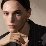 Earrings Ovale Lumi – Geometric Hollow Studs with Pearl Accent