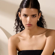 Brincos Elara Hollow – Tachas redondas com centro de pérolas