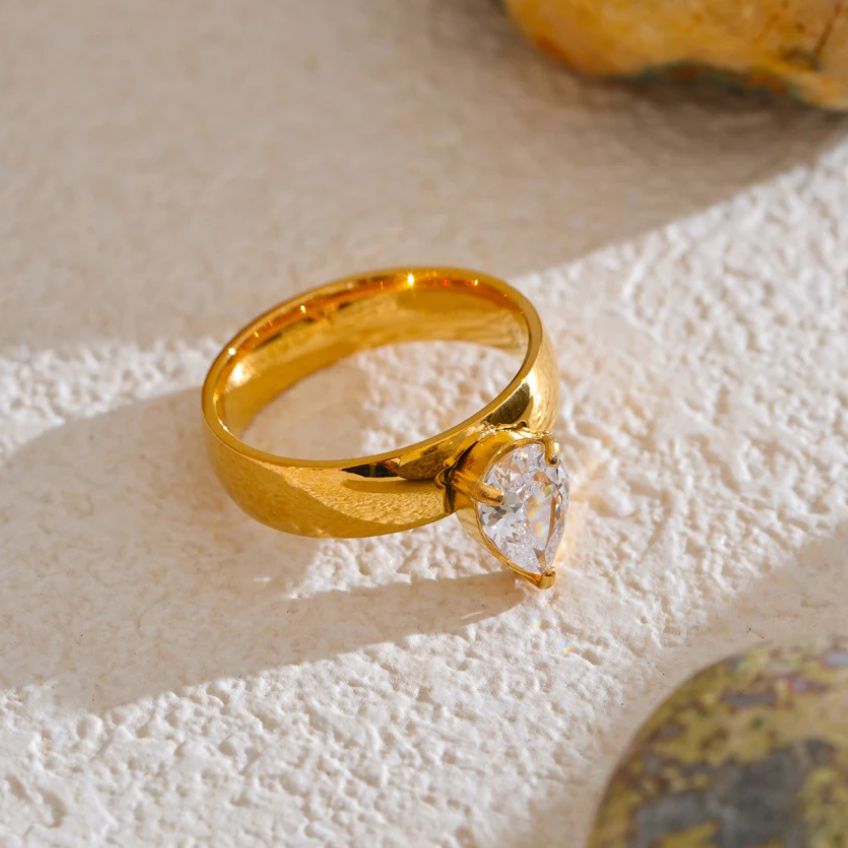 Solynne Drop Glow Ring