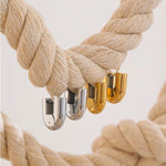 Load image into Gallery viewer, Earrings Solenne Curve – Glossy U-Shaped Hoops in 18K Gold
