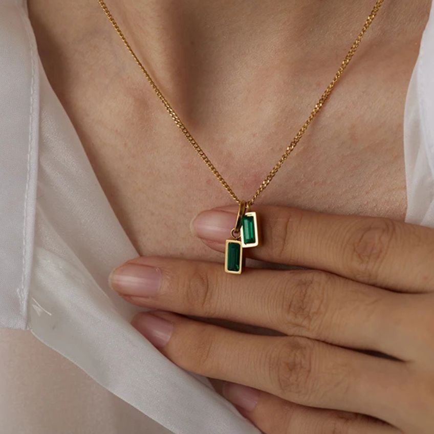 Collier Émeraude Élégance
