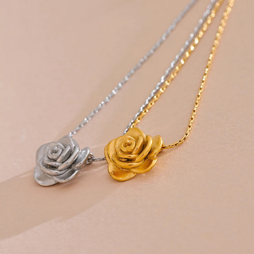 Necklace Fleur Aura – 18K Gold-Plated Floral Pendant