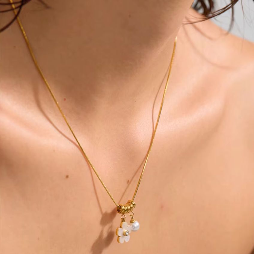 Pearl Shell Flower Necklace