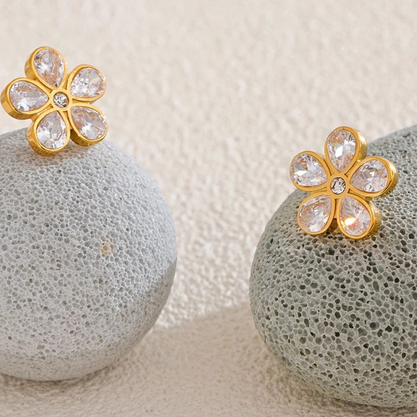 Earrings Lumi Flora – Golden Floral Studs with Zirconia Shine