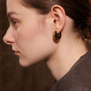 Earrings Solenne Curve – Glossy U-Shaped Hoops in 18K Gold