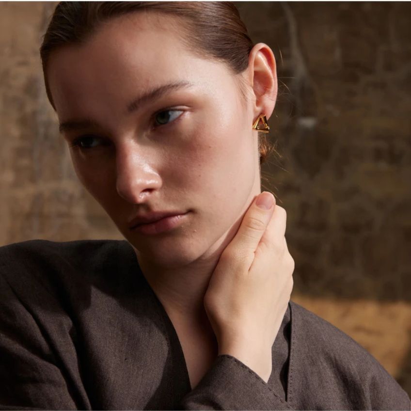 Earrings Vertex Edge – Geometric Triangle Studs in 18K
