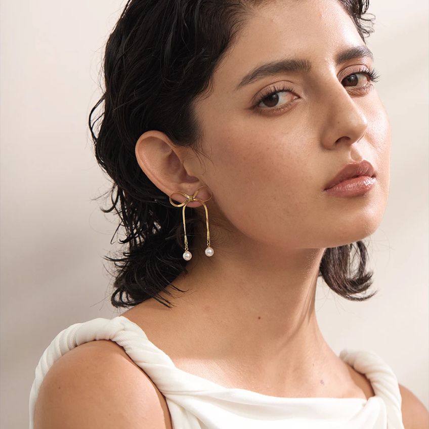 Earrings Liora Bow – Pearl Drop Earrings with Snake Chain Detail
