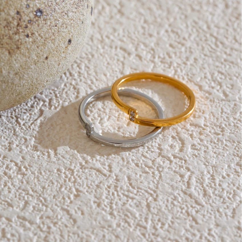 Lunelle Slim Spark Ring