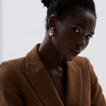 Load image into Gallery viewer, Earrings Vetta Bold – Chunky C-Shaped Metal Hoops
