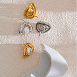 Load image into Gallery viewer, Earrings Ovale Lumi – Geometric Hollow Studs with Pearl Accent
