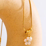 Load image into Gallery viewer, Pearl Shell Flower Necklace