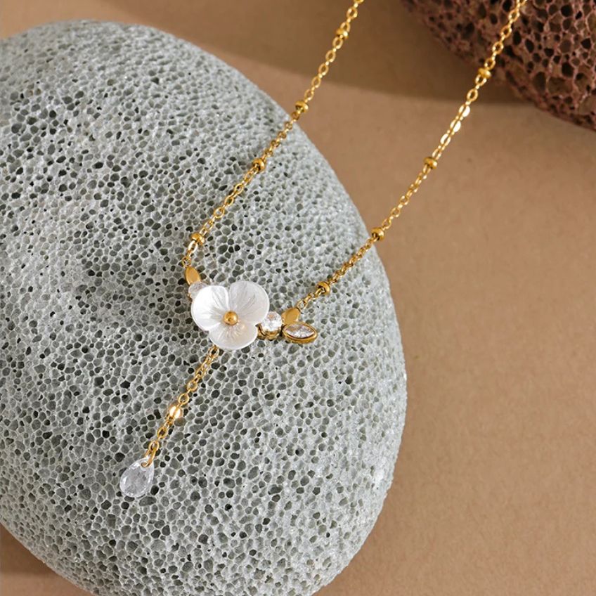 Necklace Fleur Nacre