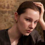 Load image into Gallery viewer, Earrings Solenne Curve – Glossy U-Shaped Hoops in 18K Gold
