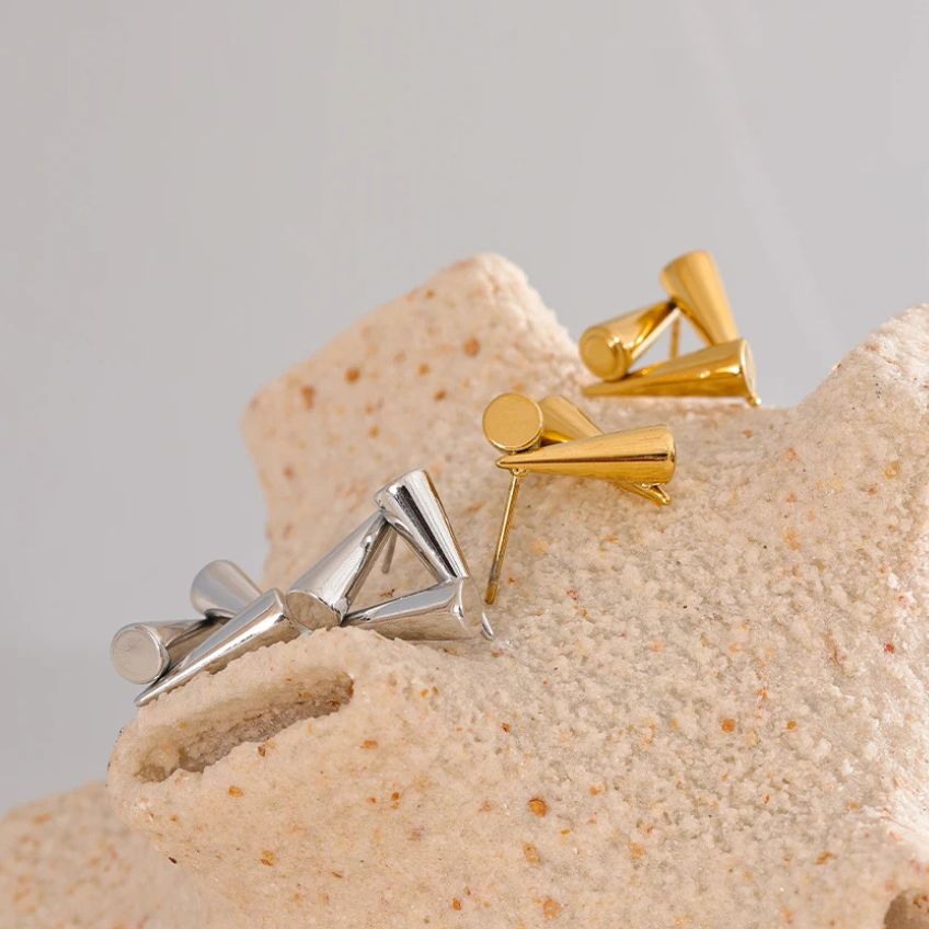 Earrings Vertex Edge – Geometric Triangle Studs in 18K