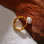 Load image into Gallery viewer, Virelle Pearl Statement Ring
