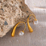 Load image into Gallery viewer, Earrings Lumi Linea – Minimalist Pearl Studs in 18K Gold Plating
