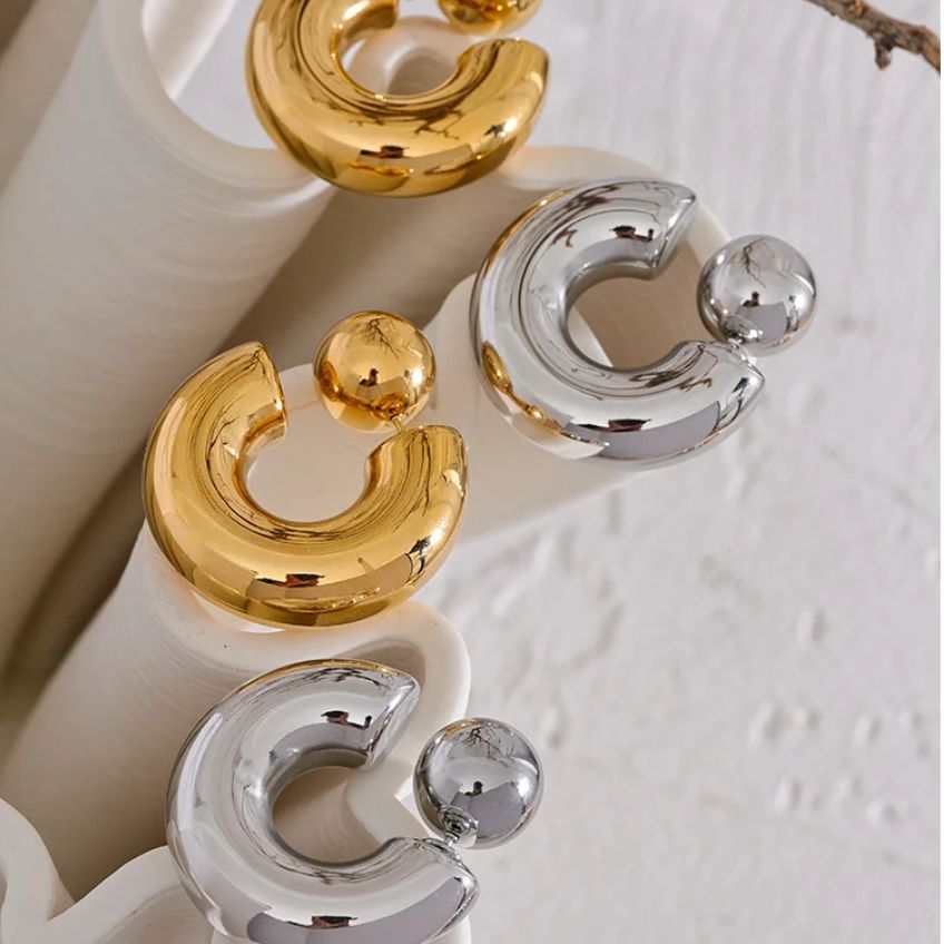 Earrings Vetta Bold – Chunky C-Shaped Metal Hoops