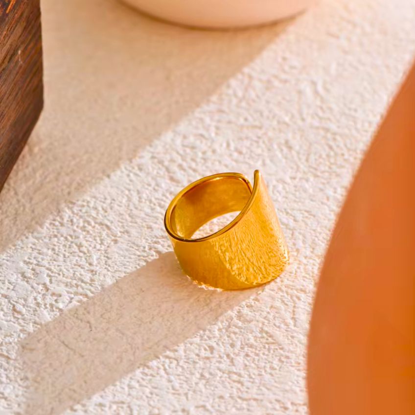 Wide Open Geometry Ring