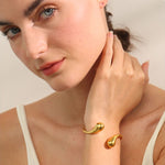 Load image into Gallery viewer, Serelis Twist Cuff
