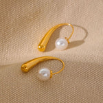 Load image into Gallery viewer, Earrings Lumi Linea – Minimalist Pearl Studs in 18K Gold Plating
