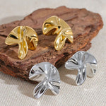 Load image into Gallery viewer, Earrings Fiore Irregular – Sculpted Floral Metal Studs
