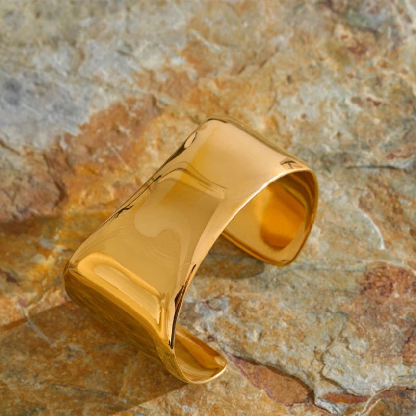 Valmira Grand Cuff