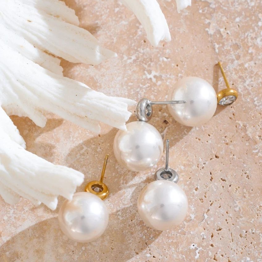 Earrings Aura Pearl – Classic Round Studs with Zircon Shine