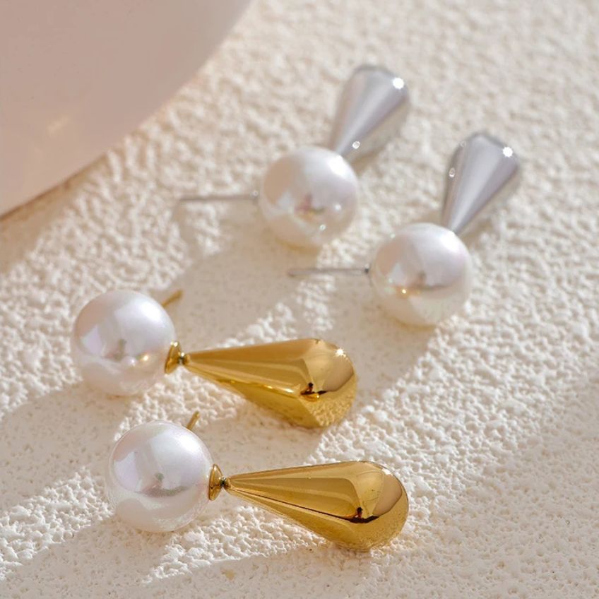 Earrings Lumi Drop – Teardrop Pearl Studs in Stainless Steel