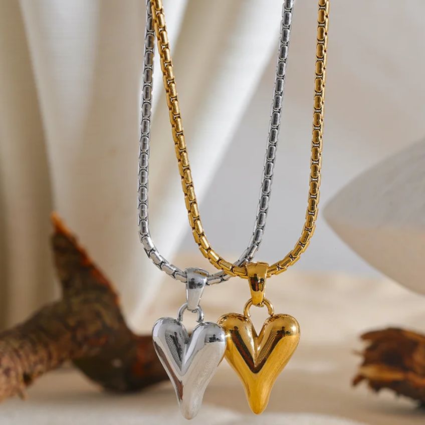 Amarisse Textured Heart Necklace