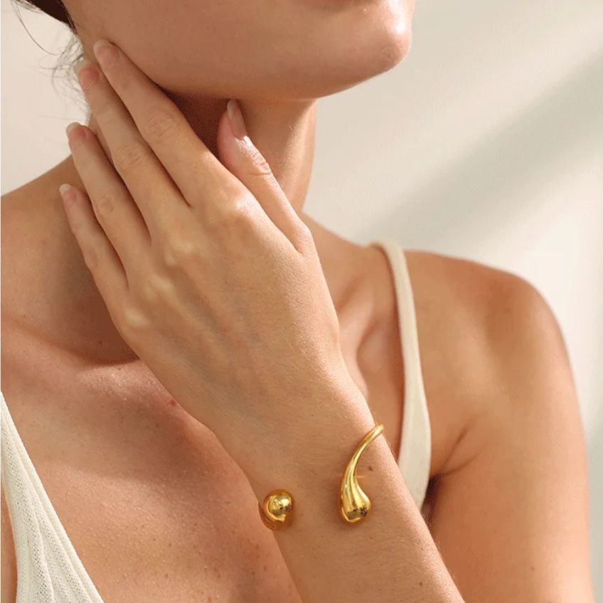 Serelis Twist Cuff
