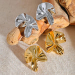 Load image into Gallery viewer, Earrings Fiore Irregular – Sculpted Floral Metal Studs
